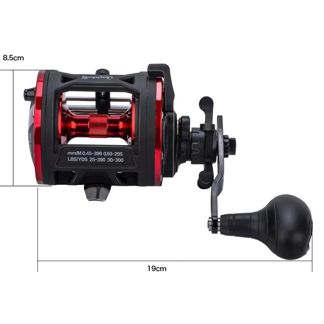 Carretel Sougayilang em uso durante pesca de corrico no barco